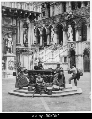 Innenhof des Ducal Palace, Venedig, Ende des 19. Jahrhunderts. Artist: John L Stoddard Stockfoto