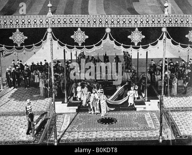 King George V (1865-1936) und Königin Mary (1867-1953) an der Delhi Durbar, Indien, 1911 (1936). Artist: Unbekannt Stockfoto