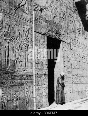 Tempel des Horus, Edfou, Ägypten, 1935. Artist: Unbekannt Stockfoto