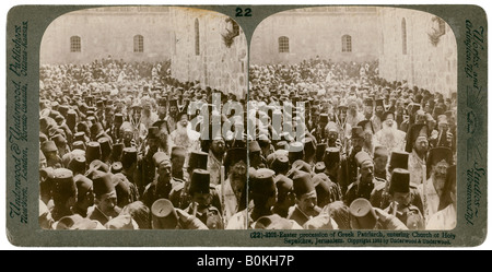 Ostern, Prozession der Griechischen Patriarchen, beim Betreten der Kirche des Heiligen Grabes, Jerusalem, 1903. Artist: Underwood & Underwood Stockfoto