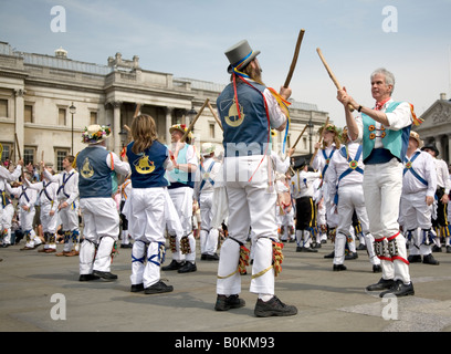 der jährliche Westminster-Tag des Tanzes 10 05 08 in Trafalgar Square London UK Stockfoto