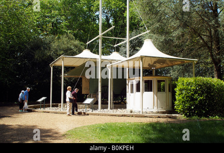 Touristischen Blick der Royal Yacht Alberta weiterleiten, Deckshaus und Königin Victorias Baden Maschine bei Osborne House Estate East Cowes Stockfoto