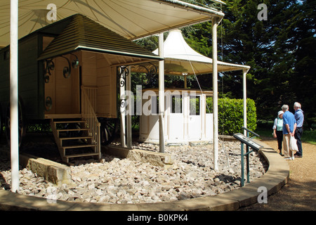 Touristischen Blick der Royal Yacht Alberta weiterleiten, Deckshaus und Königin Victorias Baden Maschine bei Osborne House Estate East Cowes Stockfoto