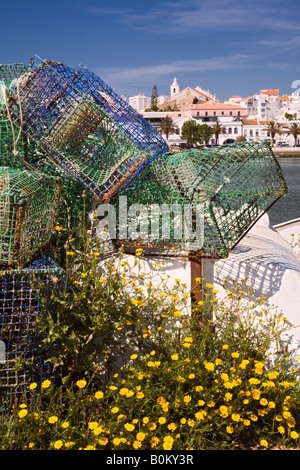 Hummer-Töpfe angehäuft, Lagos, Algarve, Portugal, Europa Stockfoto