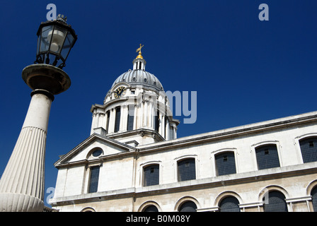 Turm der Kapelle gesehen von Queen Mary Gericht, das Old Royal Naval College in Greenwich, London UK Stockfoto