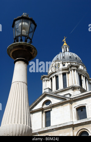 Turm der Kapelle gesehen von Queen Mary Gericht, das Old Royal Naval College in Greenwich, London UK Stockfoto