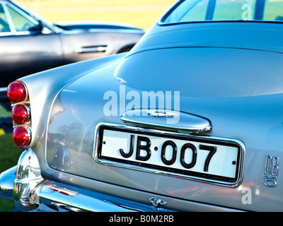 James Bond 007 Aston Martin DB5 und Vantage Stockfoto