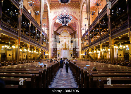 Innenraum der großen Synagoge in der Dohány Straße in Budapest - Ungarn Stockfoto