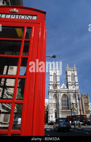 Westminster Abbey und rote Telefonzelle, London UK Stockfoto