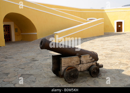 Spanische Kanone im Hof des Fuerte San Diego Fort, Acapulco Stockfoto