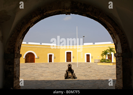 Eingang und Innenhof von Fuerte de San Diego Fort, Acapulco, Mexiko Stockfoto