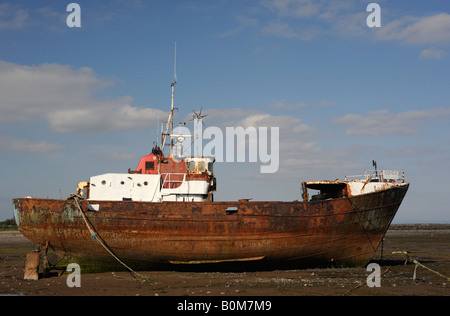 "Vita Nova" gestrandet. verfallene, Fischerboot. Rampside, Morecambe Bay, Cumbria, England, U. K. , Europa. Stockfoto