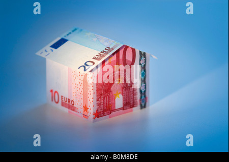 HAUS VON EURO-BANKNOTEN RECHNUNGEN AUS Stockfoto