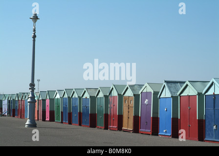 Bunte Strand Hütten, Hove, Sussex, UK. Stockfoto