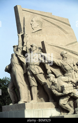 Detail der revolutionären Skulptur vor dem Mausoleum von Mao Zedong, Tiananmen-Platz, Peking, China Stockfoto