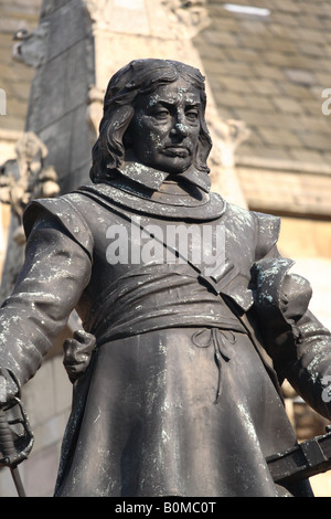 Oliver Cromwell Statue außerhalb der Häuser von Parlament London entworfen von Hamo Thornycroft Stockfoto