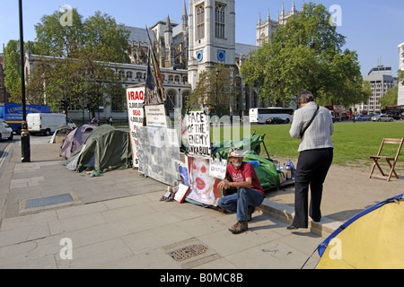 Brian Haw die einzige legale Frieden Demonstrator im Parlament Square in London Stockfoto