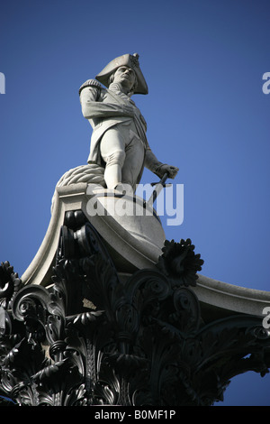 City of London, England. Nahaufnahme von Admiral Horatio Nelson Statue auf die Nelsonsäule am Trafalgar Square. Stockfoto