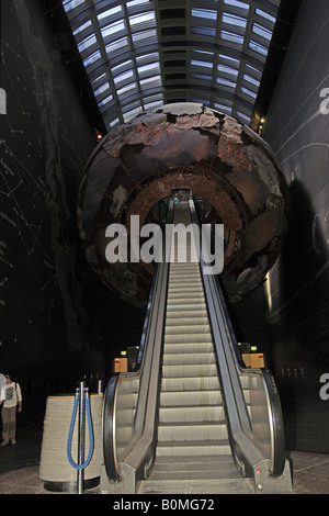 Rolltreppe, die Weitergabe durch Planetenerde im Londoner Natural History Museum Stockfoto