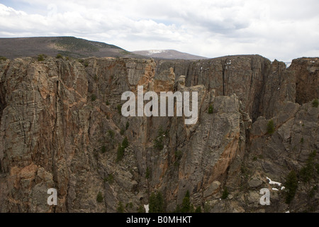 Blick auf den Black Canyon und den Gunnison River von der South Rim Road, an der Spitze des Canyons südlichen Rand Colorado USA Stockfoto