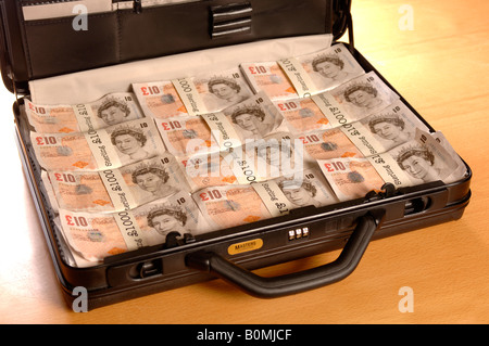 ein Koffer voller Geld Stockfoto