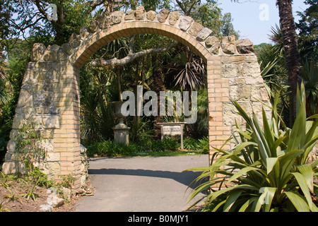 Eingang in den sub-tropischen Palmengarten in Ventnor Botanic Gardens, Isle Of Wight, England, UK Stockfoto