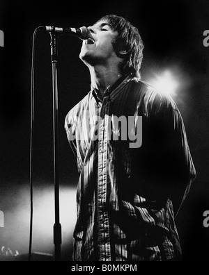 Liam Gallagher von Oasis, die live im Sheffield Octagon Zentrum, 1. Dezember 1994 Stockfoto