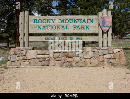 Rocky Mountain Nationalpark gegründet 1915 Willkommens-Schild in der Nähe von Beaver Wiesen Visitor Center außerhalb von Estes Park in Colorado USA Stockfoto