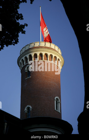 Turm des historischen Gebäudes in der Suellberg, jetzt Gehäuse ein exquisites Restaurant und Hotel im Stadtteil Blankenese, Hamburg, Deutschland Stockfoto