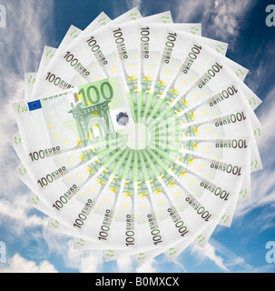 Euro-Banknoten, die in einem Kreis verteilt Stockfoto