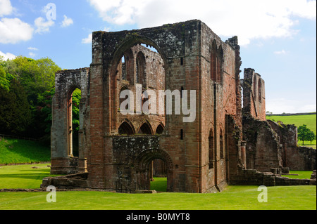 Nord- und südlichen Querschiff und Chor. Furness Abbey, Cumbria, England, Vereinigtes Königreich, Europa. Stockfoto