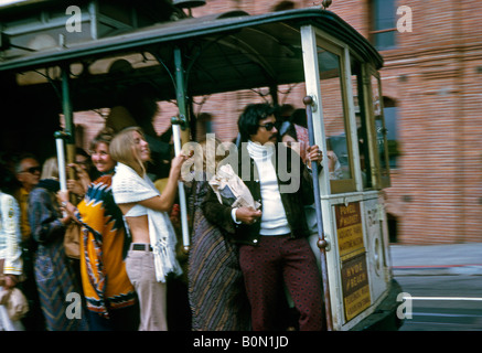 Passagiere an Bord eine Seilbahn, Powell-Hyde-Line, San Francisco, 1973 Stockfoto