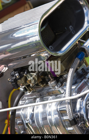 Hochglanzpolierten Chrom Motorblock und Luftfilter von einem hotrod Stockfoto