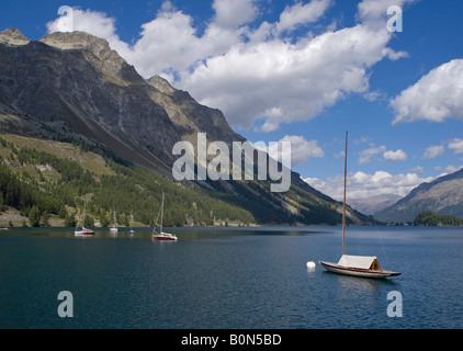 Boote auf See Sils Oberengadin Kanton Graubünden Schweiz Stockfoto