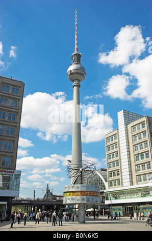 Weltzeituhr am Alexanderplatz Berlin Deutschland April 2008 Stockfoto