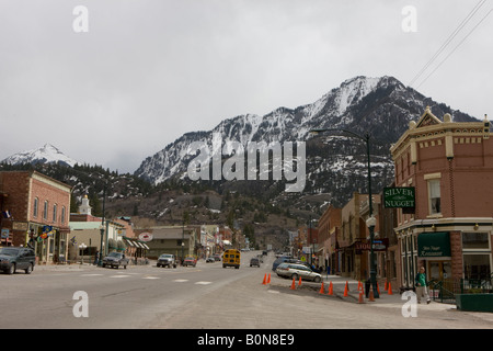 Geschäfte säumen Main Street San Juan Skyway in Ouray Colorado Kleinstadt in den Bergen, die Spitznamen "Schweiz Amerikas" eingebettet Stockfoto