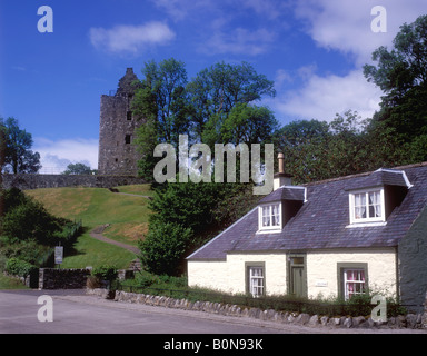 15. Jahrhundert Schloss Cardoness bei Gatehouse of Fleet, gebaut auf einem schroffen Felsen mit Blick auf Loch Flotte Stockfoto