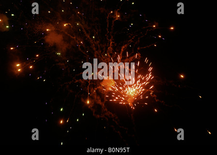 Die Kunst des Feuers arbeitet in beeindruckend Festivals Kerala Indien Stockfoto