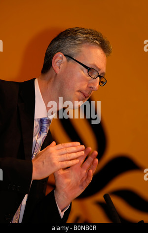 Lembit Opik befasst sich mit Delegierten auf der Frühjahrskonferenz der liberalen Demokraten Stockfoto