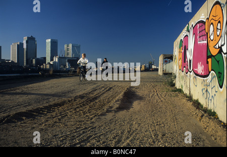 Ansicht von Canary Wharf vom Südufer der Themse, London, England Stockfoto