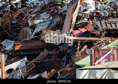 Haufen Schrott in einem Schrottplatz full-frame Stockfoto