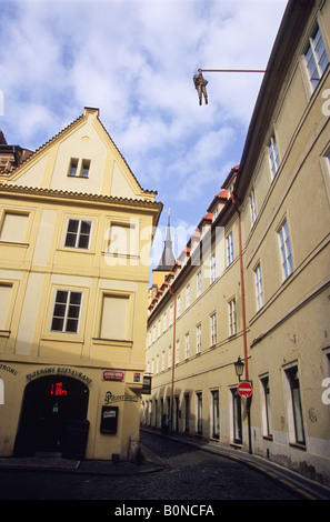 Hanging Out Statue von David Cerny, Prag, Tschechische Republik Stockfoto