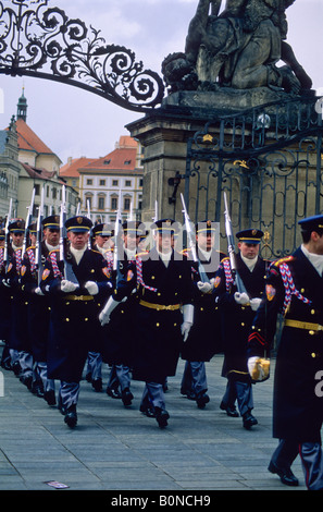 Ändern der Wache, Burg, Prag, Tschechische Republik Stockfoto
