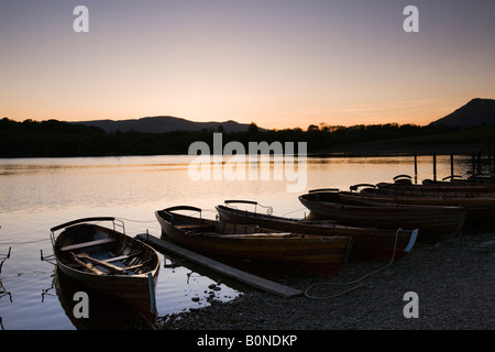 Derwent Water Sunset 'Keswick Landung Stufen"am Abend auf den Booten an der Küste, der"Lake District"Cumbria England UK Stockfoto