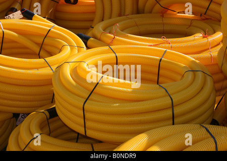 Rollen Wellpappe Drainagerohr Stockfoto