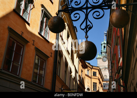 Pfandleiher Schild nahe Storkyrkan oder Grote Kerk, Gamla Stan (Altstadt), Staden Insel, Stockholm, Schweden. Stockfoto