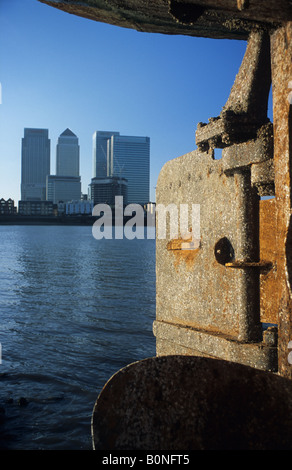 Ansicht von Canary Wharf vom Südufer der Themse, London, England Stockfoto