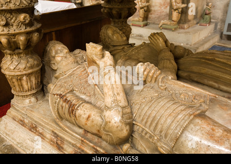 UK England Lincolnshire Bottesford St. Marys Church Bildnisse von Henry Manieren 2. Earl of Rutland mit Frau Margaret Stockfoto