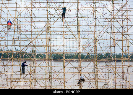 Feuer Bootsbau - Nakhon Phanom, Provinz Nakhon Phanom, THAILAND Stockfoto