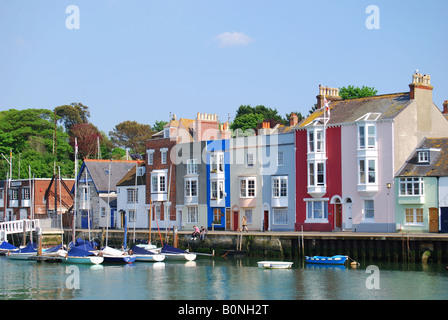 Bunte Häuser am Kai, Weymouth Harbour, Weymouth, Dorset, England, Vereinigtes Königreich Stockfoto